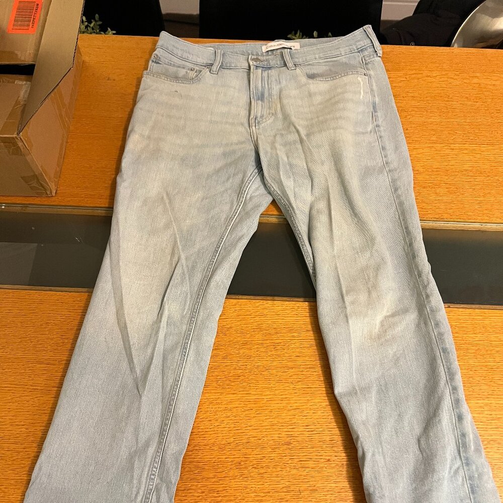 Calvin Klein Light Wash Jeans – 32x30